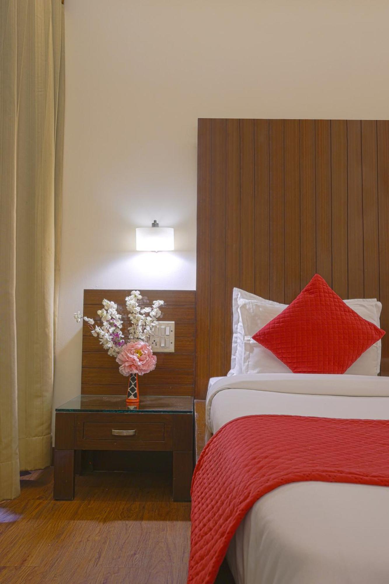 Hotel Haris Mg Road Gurugram Gurgáon Kültér fotó