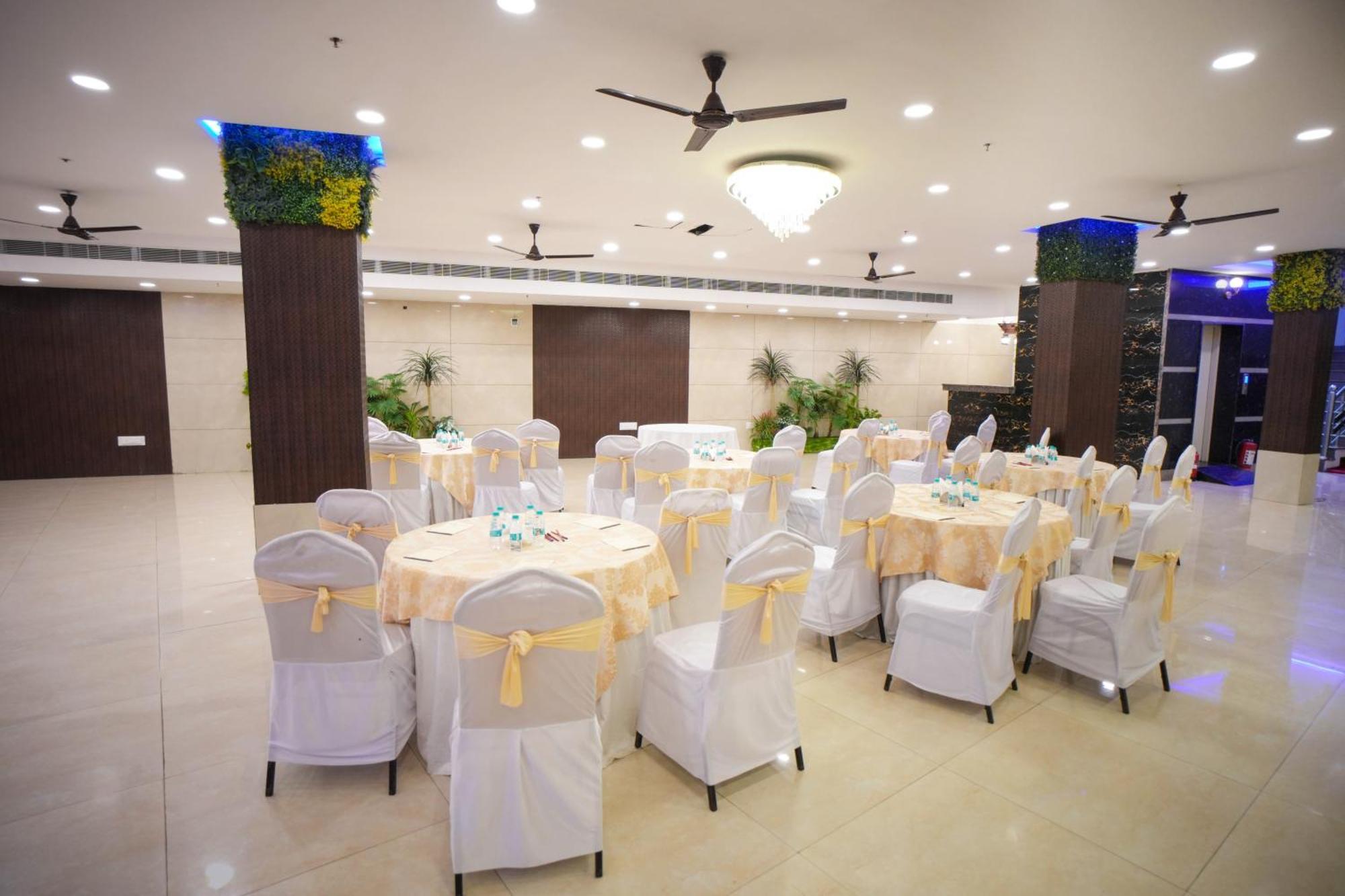 Hotel Haris Mg Road Gurugram Gurgáon Kültér fotó